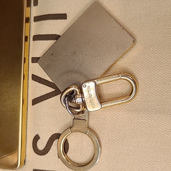 Louis Vuitton 2004 Articles de Voyage gold medallion key holder Collectors Piece - Picture 10 of 10